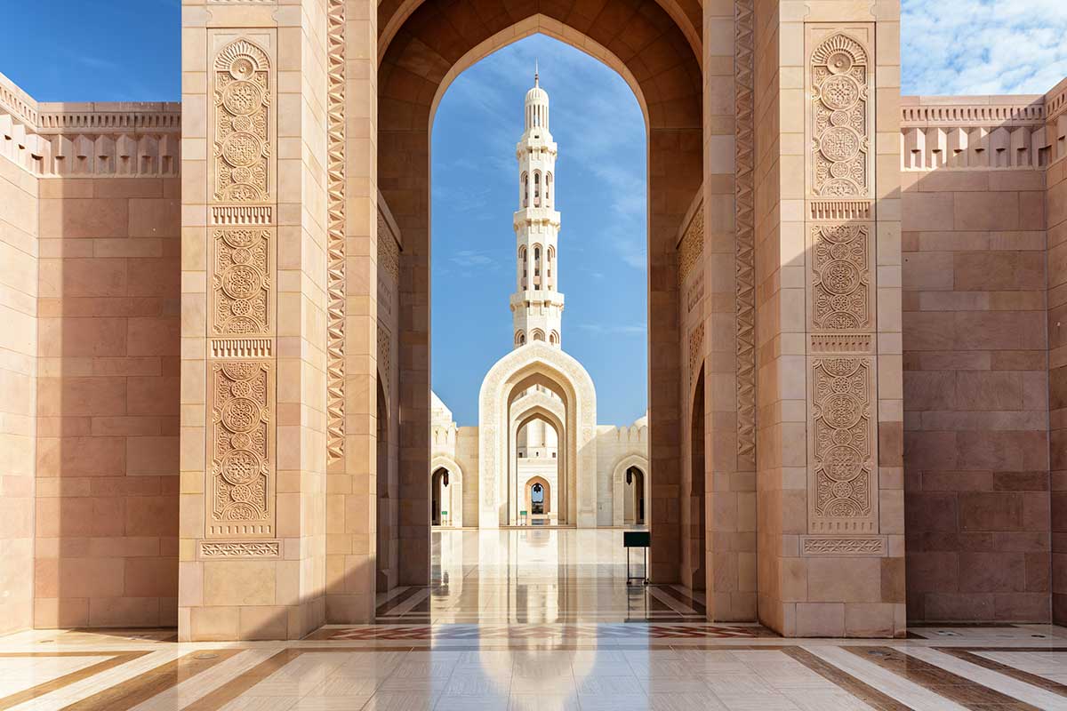 Oman holidays from Australia — a turquoise wadi between desert mountains
