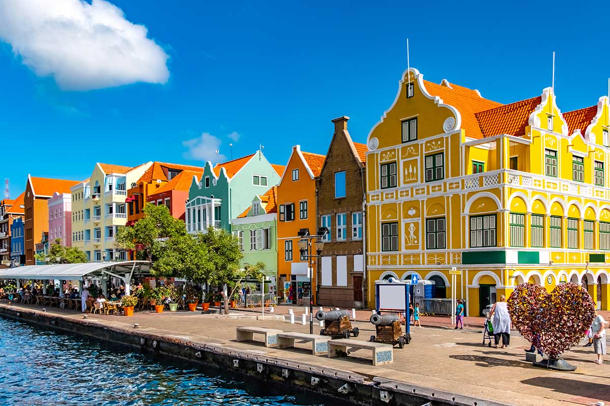 Caribbean cruise — turquoise waters and palm beaches